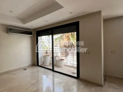 Superb unfurnished 4-bedroom apartment in Neighborhood Racine