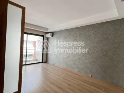 Superb unfurnished 4-bedroom apartment in Neighborhood Racine