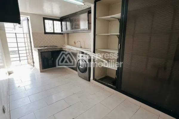 Superb unfurnished 4-bedroom apartment in Neighborhood Racine