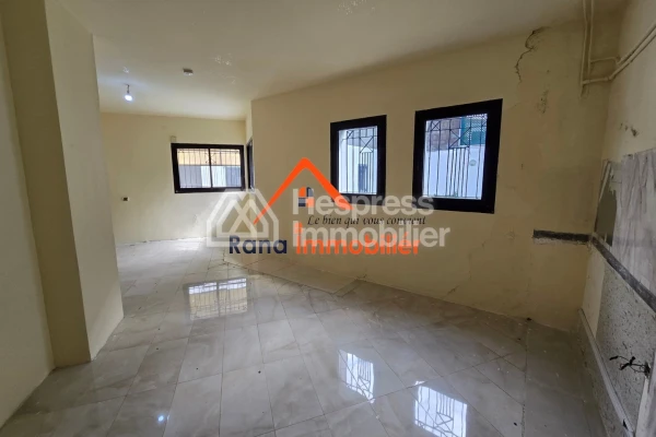 Villa à louer, 500m² à Hay Riad