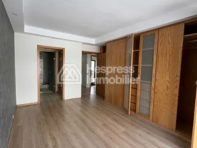 Superb unfurnished 4-bedroom apartment in Neighborhood Racine