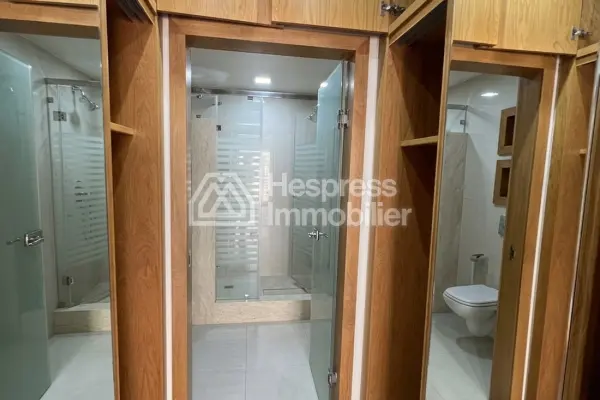 Superb unfurnished 4-bedroom apartment in Neighborhood Racine