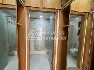 Superb unfurnished 4-bedroom apartment in Neighborhood Racine