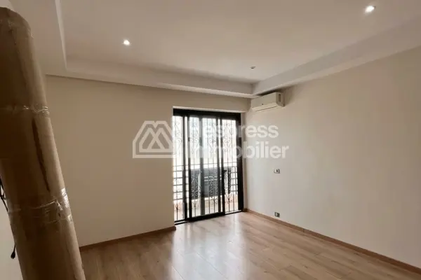 Superb unfurnished 4-bedroom apartment in Neighborhood Racine