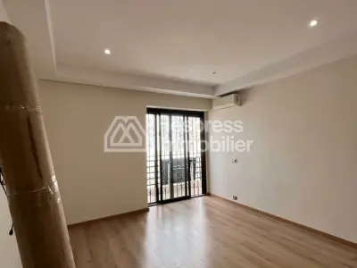 Superb unfurnished 4-bedroom apartment in Neighborhood Racine