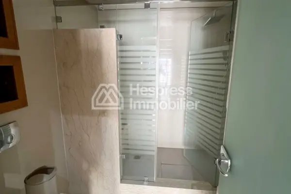 Superb unfurnished 4-bedroom apartment in Neighborhood Racine