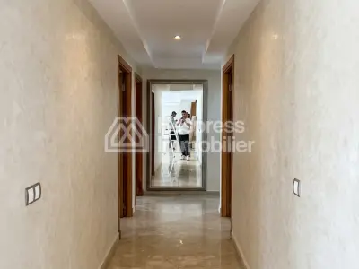 Superb unfurnished 4-bedroom apartment in Neighborhood Racine