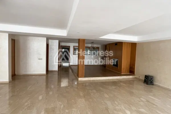 Superb unfurnished 4-bedroom apartment in Neighborhood Racine