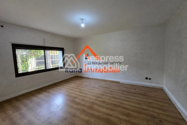 Villa à louer, 500m² à Hay Riad