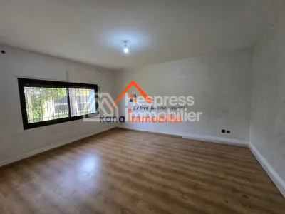 Villa à louer, 500m² à Hay Riad