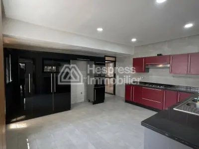 Superb unfurnished 4-bedroom apartment in Neighborhood Racine