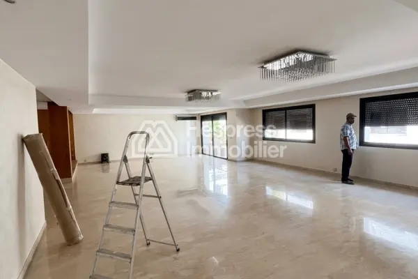 Superb unfurnished 4-bedroom apartment in Neighborhood Racine