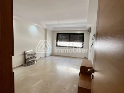 Superb unfurnished 4-bedroom apartment in Neighborhood Racine