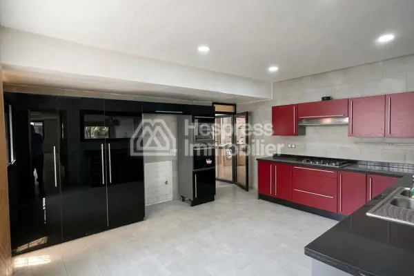 Superb unfurnished 4-bedroom apartment in Neighborhood Racine