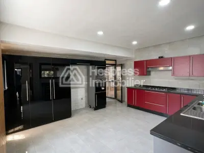Superb unfurnished 4-bedroom apartment in Neighborhood Racine