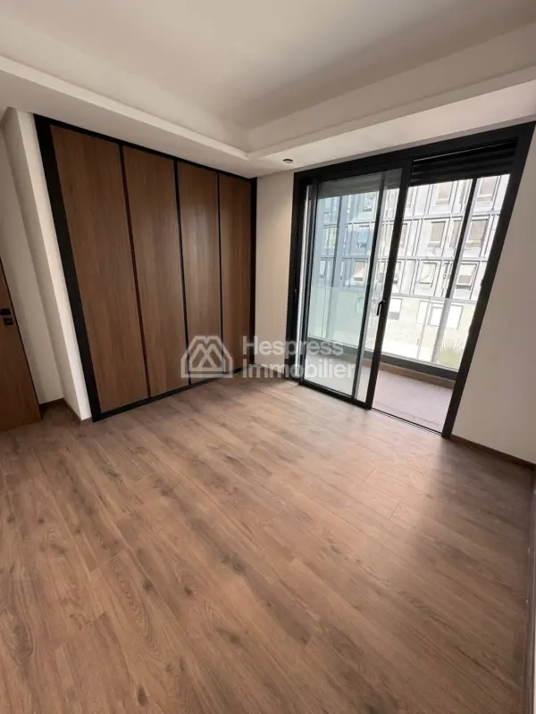 Appartement à louer à Casablanca Finance City. 2 chambres. Fenêtres avec double vitrage et porte blindée