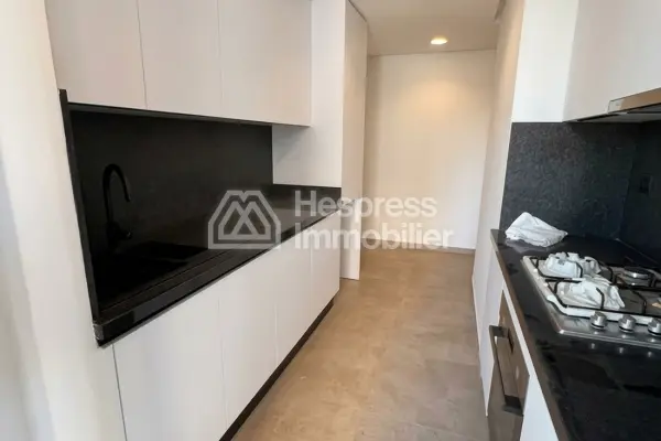 Appartement à louer à Casablanca Finance City. 2 chambres. Fenêtres avec double vitrage et porte blindée