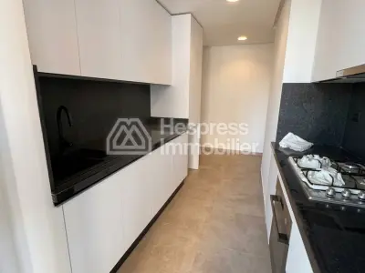Appartement à louer à Casablanca Finance City. 2 chambres. Fenêtres avec double vitrage et porte blindée