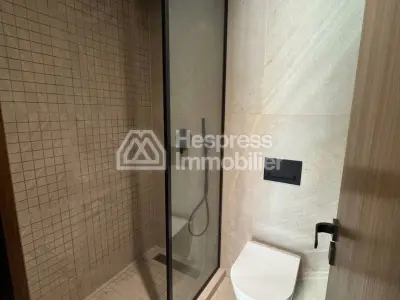 Appartement à louer à Casablanca Finance City. 2 chambres. Fenêtres avec double vitrage et porte blindée