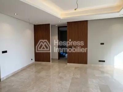 Appartement à louer à Casablanca Finance City. 2 chambres. Fenêtres avec double vitrage et porte blindée