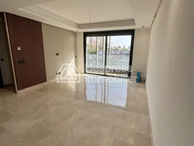 Appartement à louer à Casablanca Finance City. 2 chambres. Fenêtres avec double vitrage et porte blindée