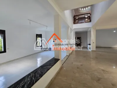 Villa à louer, 500m² à Hay Riad