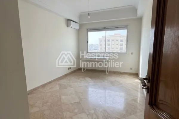 Beautifully furnished 3-bedroom apartment in the Racine area