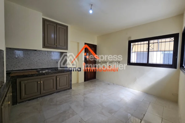 Villa à louer, 500m² à Hay Riad