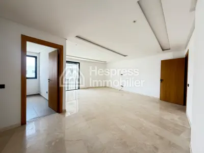 126 m² high-end apartment near CFC