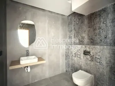 126 m² high-end apartment near CFC