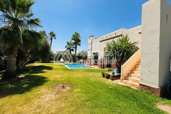 Superbe villa plain pied VNA 900m² avec piscine privée