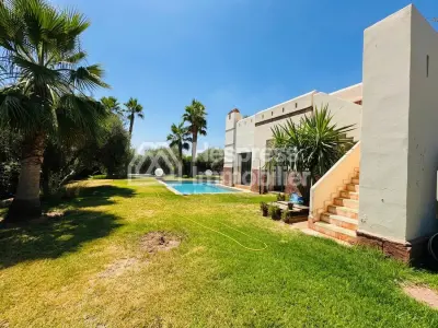 Superbe villa plain pied VNA 900m² avec piscine privée