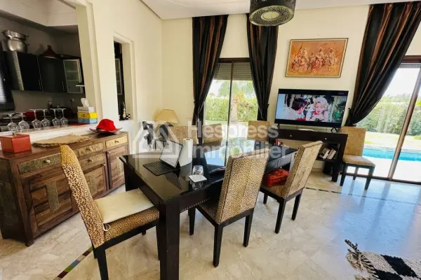 Superbe villa plain pied VNA 900m² avec piscine privée