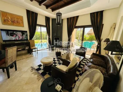 Superbe villa plain pied VNA 900m² avec piscine privée