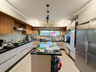 Superb 300m² villa – Targa district