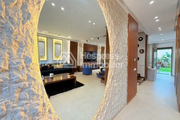 Superb 300m² villa – Targa district