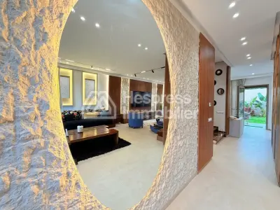 Superb 300m² villa – Targa district