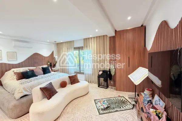 Superb 300m² villa – Targa district