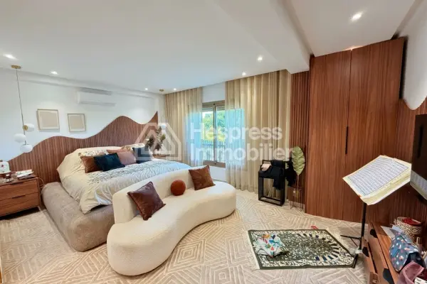 Superb 300m² villa – Targa district
