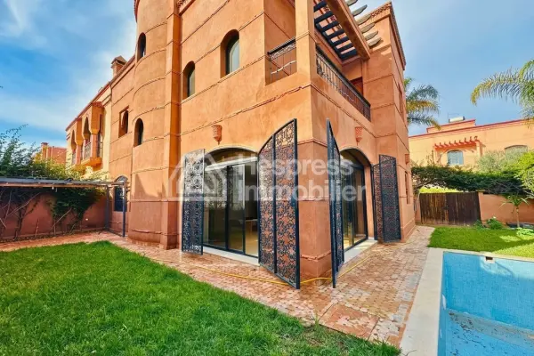 Beautiful villa with private pool in a gated community