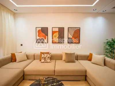 شقة عصرية جميلة في مجمع سكني مزود بمسبح