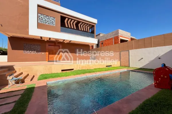 Charmante villa 800 M2 avec piscine privée à Targa