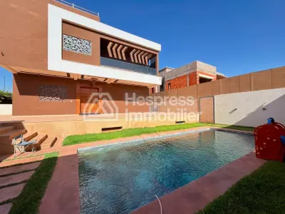 Charmante villa 800 M2 avec piscine privée à Targa