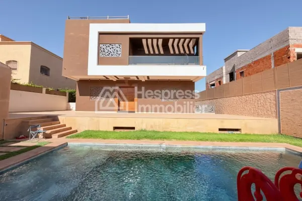 Charmante villa 800 M2 avec piscine privée à Targa