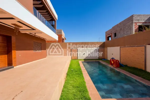 Charmante villa 800 M2 avec piscine privée à Targa