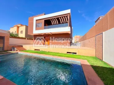 Charmante villa 800 M2 avec piscine privée à Targa