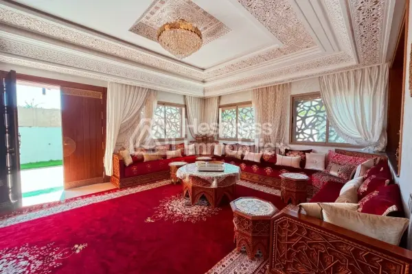 Charmante villa 800 M2 avec piscine privée à Targa