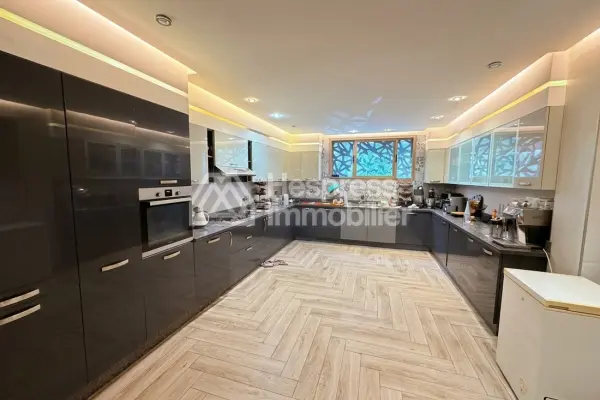 Charmante villa 800 M2 avec piscine privée à Targa