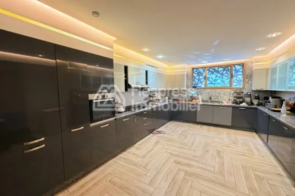 Charmante villa 800 M2 avec piscine privée à Targa