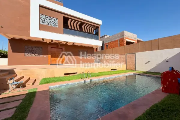 Charmante villa 800 M2 avec piscine privée à Targa